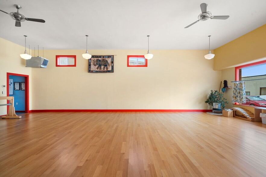 More Photos Of 710 S Lincoln St, Port Angeles General Retail For Sale
