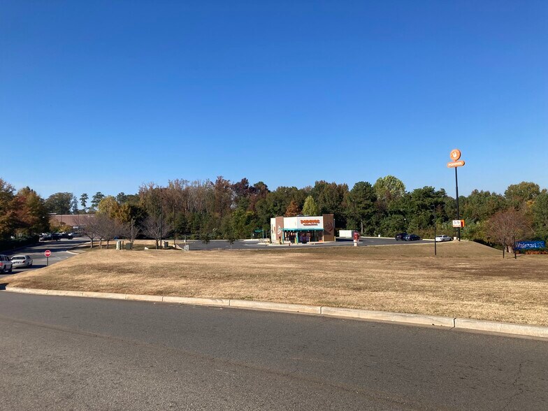 More Photos Of 130 N Lee St, Forsyth Land For Lease