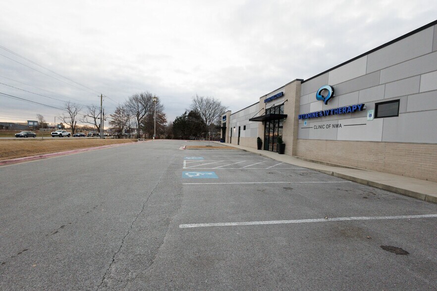 More Photos Of 101 Grant Pl, Lowell Medical For Lease