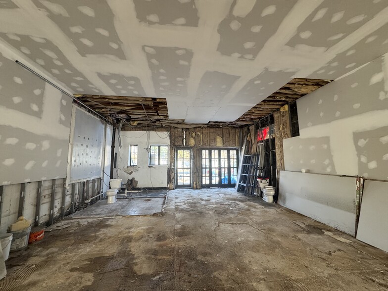 More Photos Of 12 Northern Blvd, Great Neck Storefront For Sale