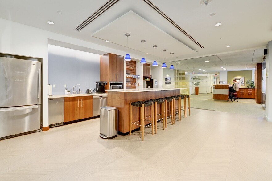 More Photos Of 4800 Hampden Ln, Bethesda Coworking Space