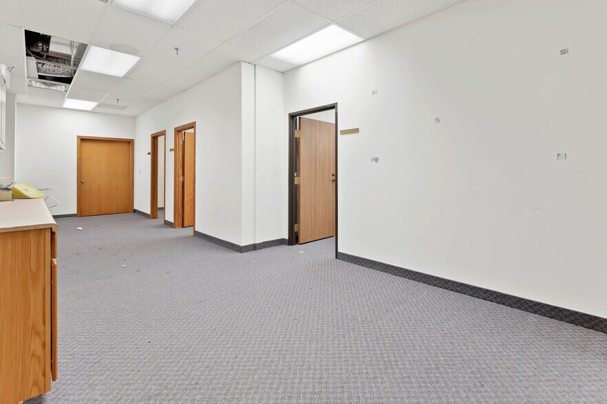 More Photos Of 11 N 7th Ave N, Saint Cloud Office For Sale