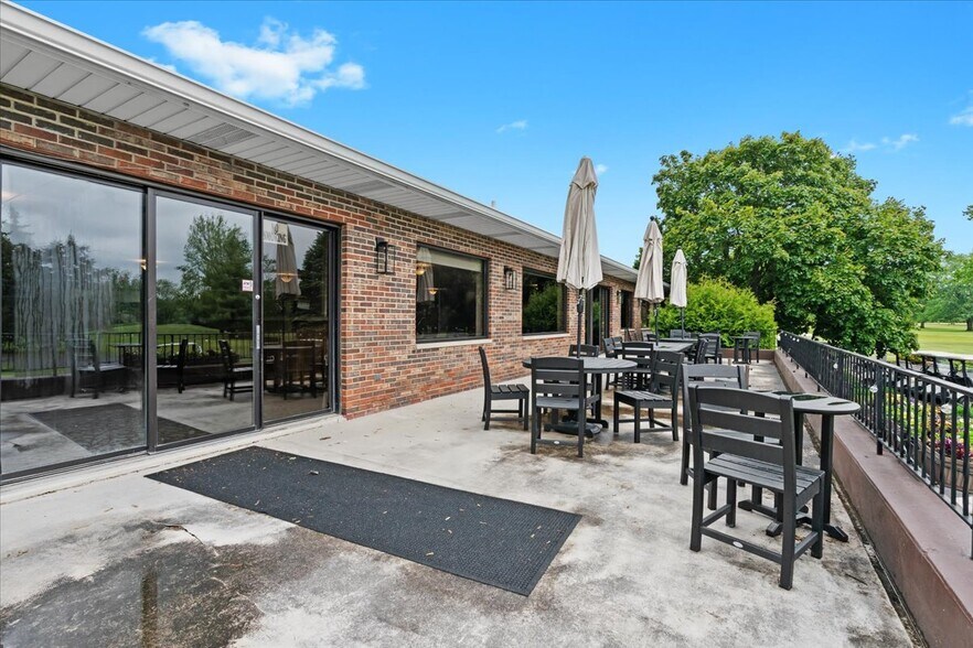 More Photos Of 9512 E Lippincott Blvd, Davison Golf Course Driving Range For Sale