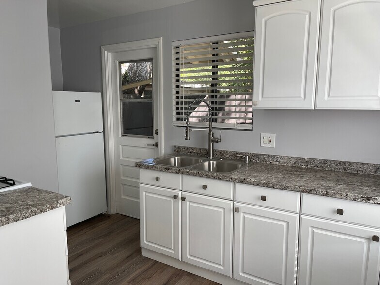 More Photos Of 147 N Myrtle Ave, Monrovia Apartments For Sale