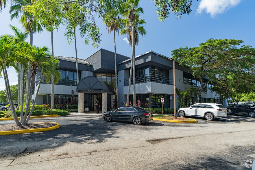 More Photos Of 5310 NW 33rd Ave, Fort Lauderdale Office For Lease