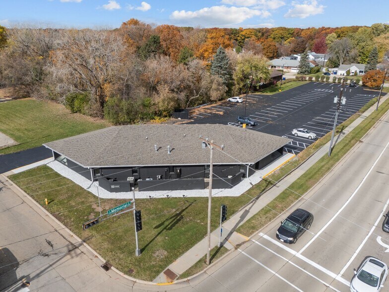 More Photos Of 2009 S Memorial Dr, Appleton Office For Sale