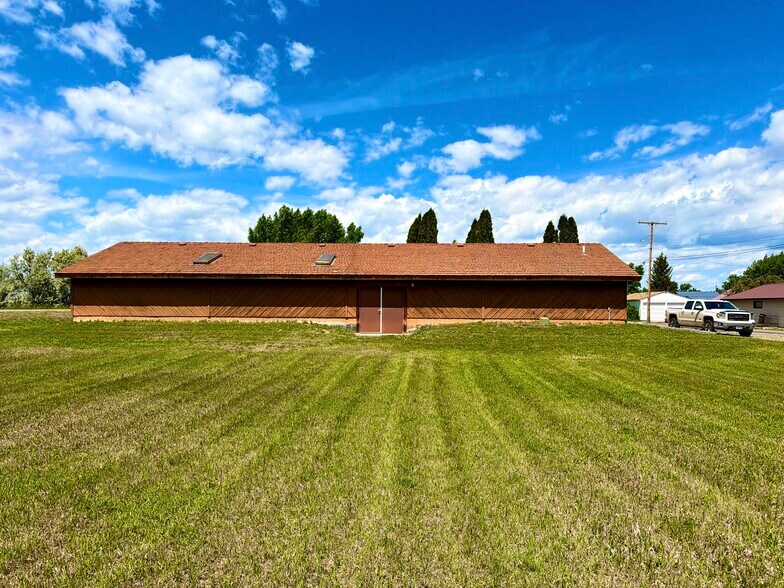 More Photos Of 311 12th St, Chinook Specialty For Sale