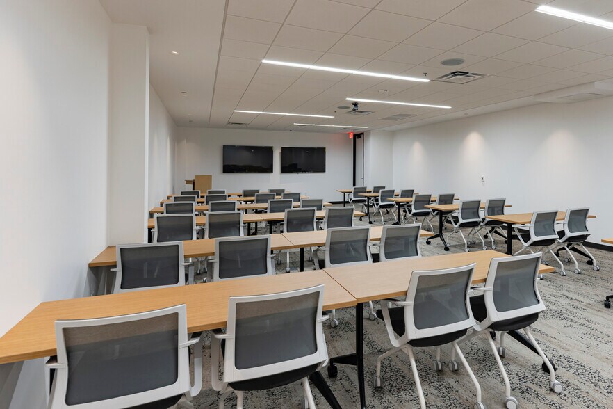 More Photos Of 1295 W Washington St, Tempe Office For Lease