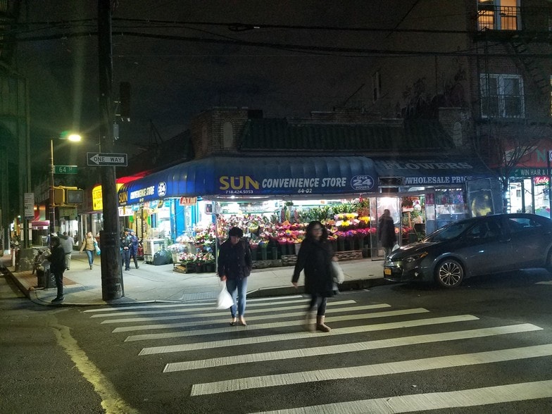 More Photos Of 6314 Roosevelt Ave, Woodside Bar For Sale