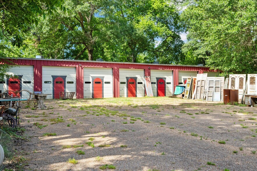 More Photos Of 310 N Mound St, Nacogdoches Flex For Sale