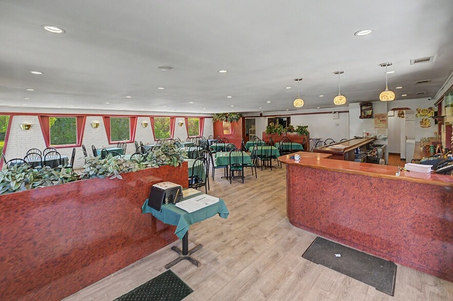 More Photos Of 504 Larkfield Rd, East Northport Restaurant For Lease