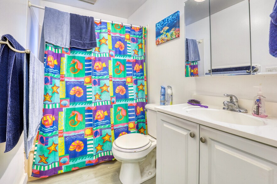 More Photos Of 1510 NE 170th St, Shoreline Apartments For Sale