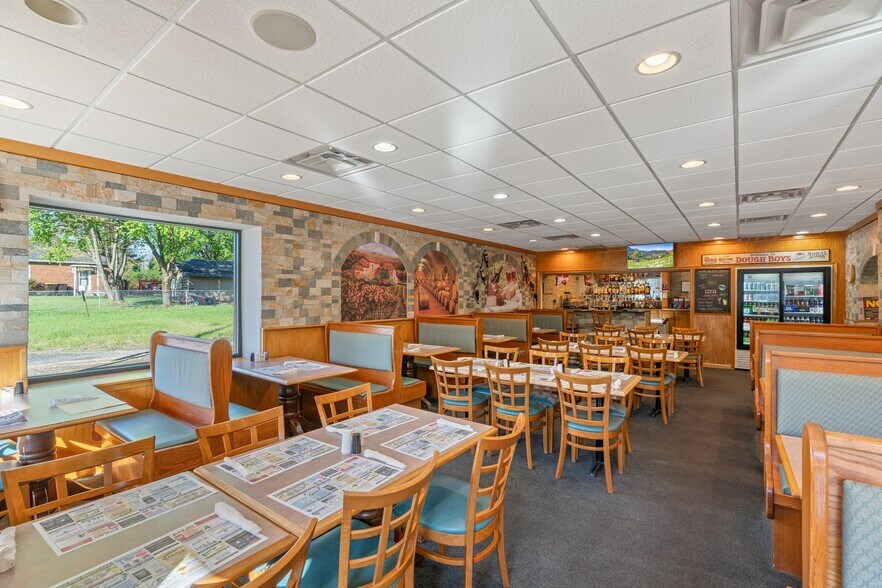 More Photos Of 232 W Moorestown Rd, Wind Gap Restaurant For Sale