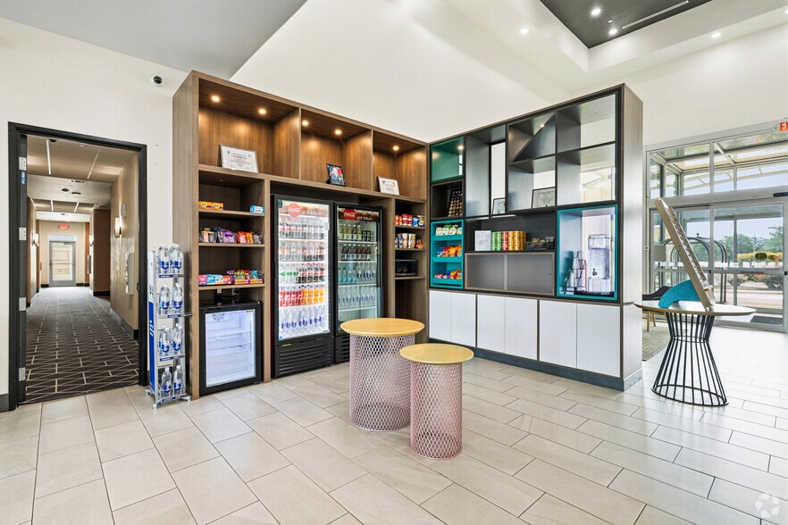 More Photos Of 300 E Central Texas Expy, Killeen Hotel For Sale