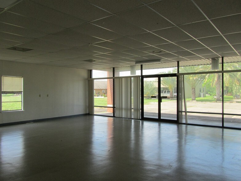 More Photos Of 1205-1211 W Austin St, Port Lavaca Office For Lease