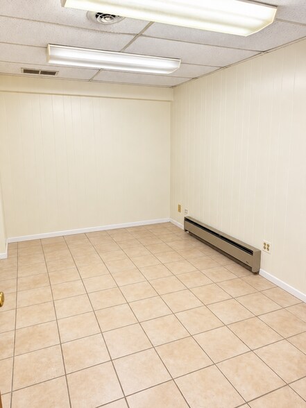 More Photos Of 21407 Great Mills Rd, Lexington Park Warehouse For Lease