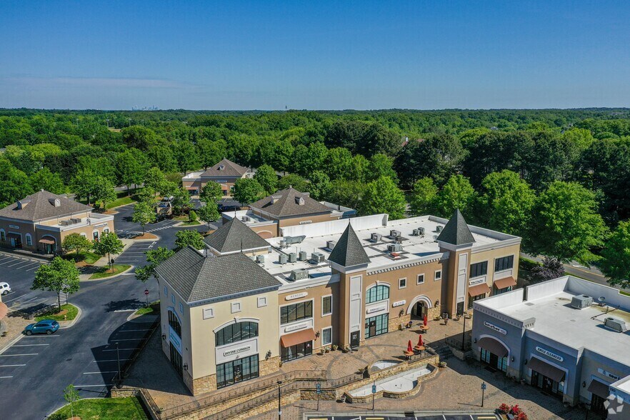 More Photos Of 8145 Ardrey Kell Rd, Charlotte Office Residential For Lease