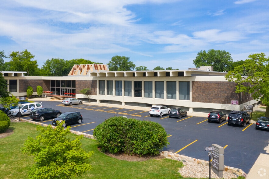More Photos Of 7301-7337 N Lincoln Ave, Lincolnwood Office For Lease