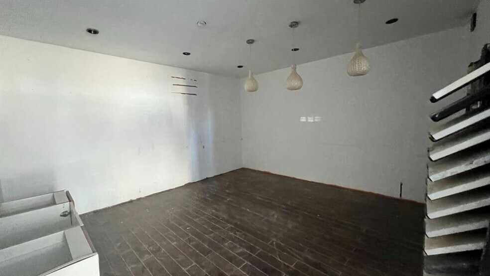 More Photos Of 5150 47th St NE, Calgary Auto Repair For Sale