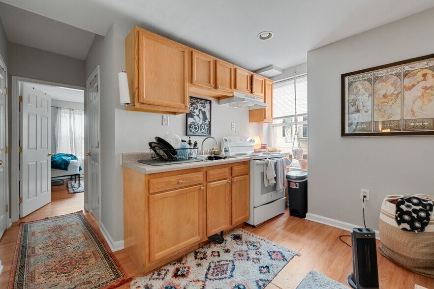 More Photos Of 2024 Saint Paul St, Baltimore Apartments For Sale