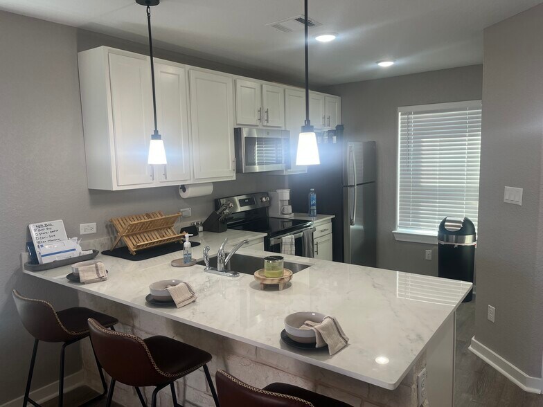 More Photos Of 20 Tate Ln, Round Rock Apartments For Sale