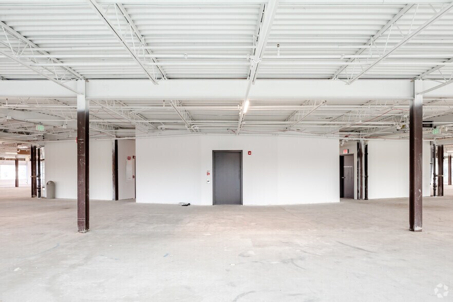 More Photos Of 2100 Swift Dr, Oak Brook Office For Lease