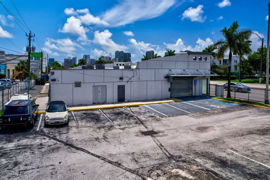 More Photos Of 925 W Broward Blvd, Fort Lauderdale Auto Dealership For Sale