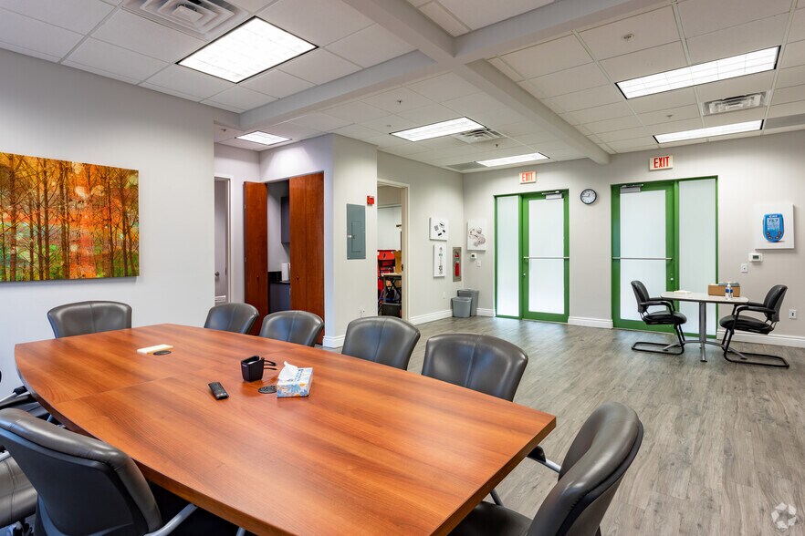 More Photos Of 950 Peninsula Corporate Cir, Boca Raton Office For Lease