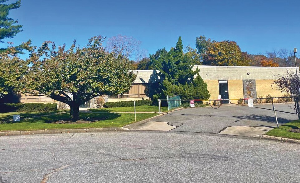 More Photos Of 22 Connor Ln, Deer Park Warehouse For Lease