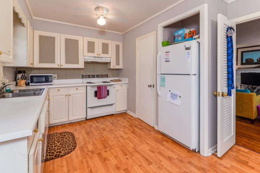 More Photos Of 145 Melrose Ave, Tryon Apartments For Sale