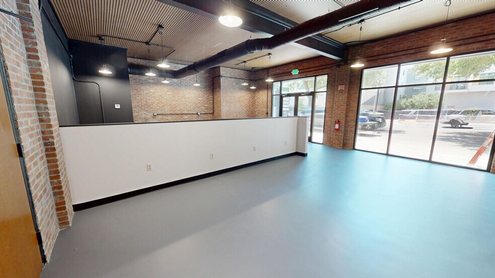 More Photos Of 2324 S Lamar Blvd, Austin Unknown For Lease