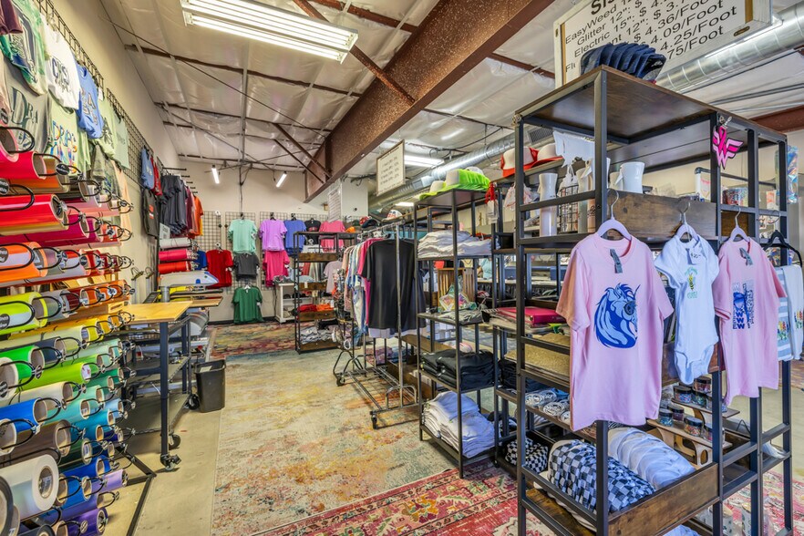 More Photos Of 242 Trade Center Dr, New Braunfels Warehouse For Lease