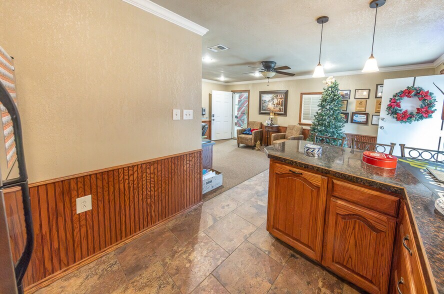 More Photos Of 2303 Private Road 7340 rd, Lubbock Warehouse For Lease