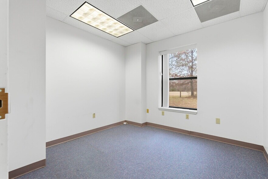 More Photos Of 718 N Martin St, East Prairie Office For Sale