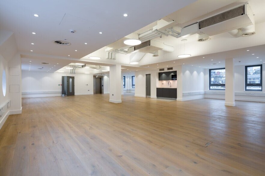 More Photos Of 10 Great Castle St, London Office For Lease
