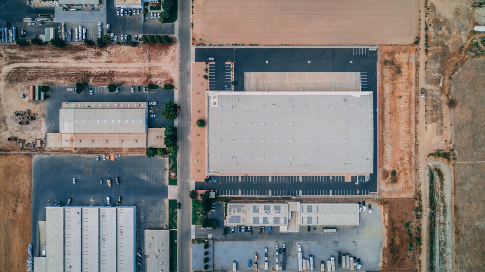 More Photos Of 7530 W Sunnyview Ave, Visalia Distribution For Lease