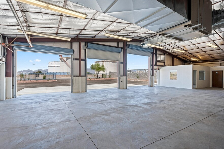 More Photos Of 3626 E 47th St, Tucson Manufacturing For Sale
