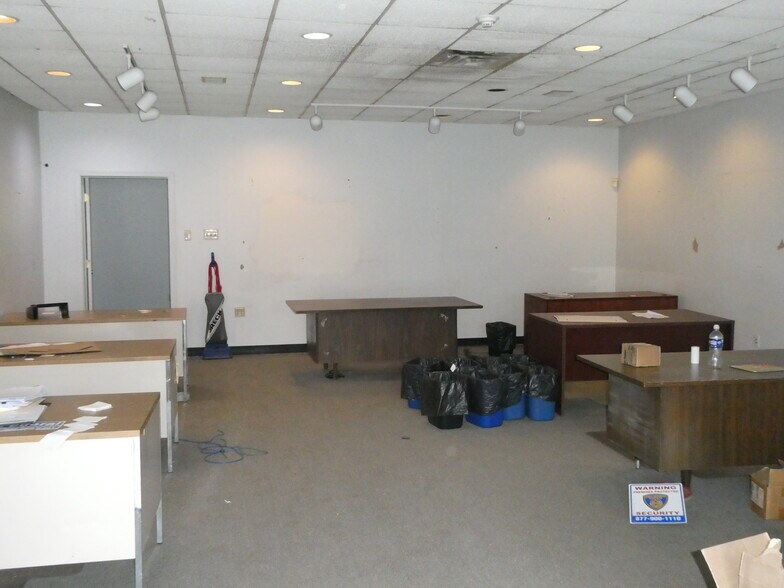 More Photos Of 127 Haddon Ave, Berlin Township Flex For Sale