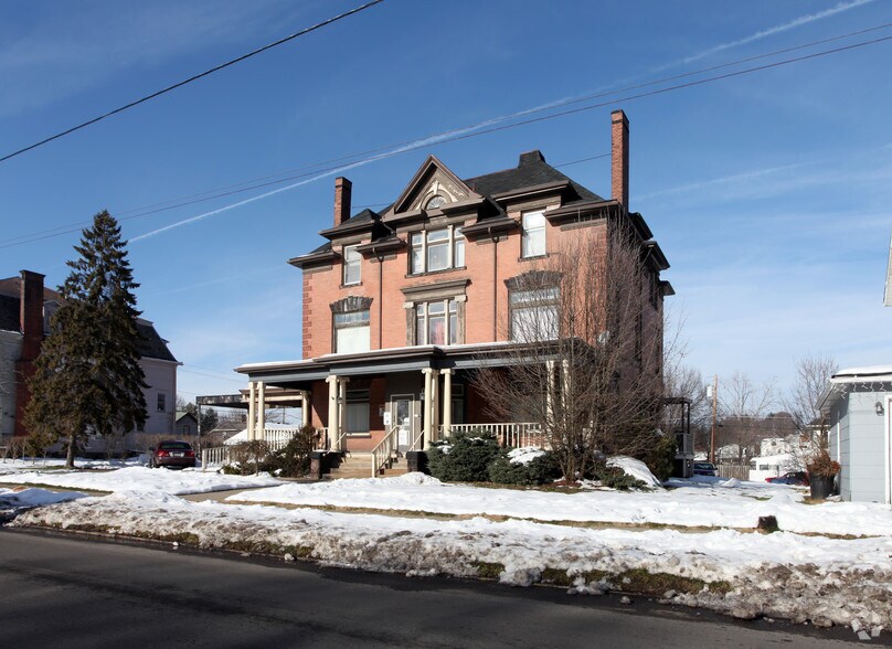 More Photos Of 107 E Wallace Ave, New Castle Office For Sale
