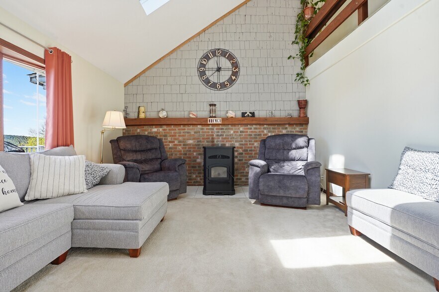 More Photos Of 120 Milford Hill Ln, Milford Flex For Sale