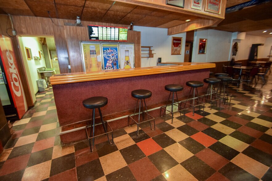 More Photos Of 111 Main St, Roscoe Bar For Sale