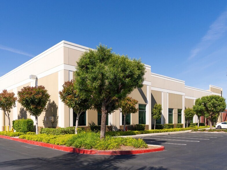 More Photos Of 1350-1358 S Ritchey St, Santa Ana Warehouse For Lease