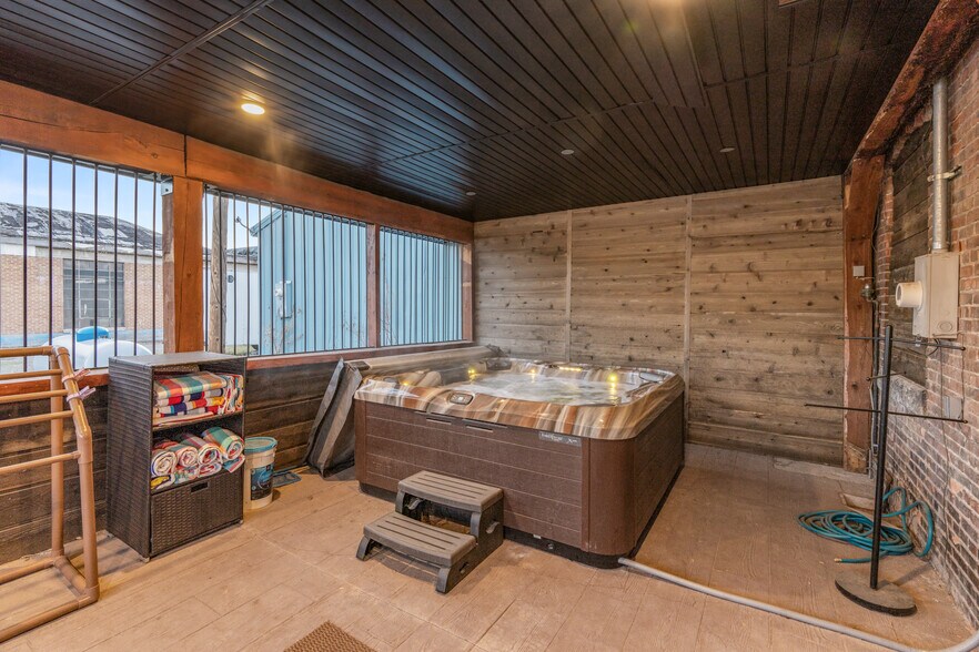 More Photos Of 417 Main St, Ashton Specialty For Sale