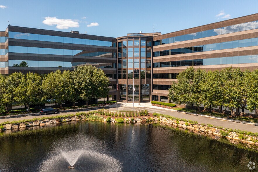 More Photos Of 101 Edgewater Dr, Wakefield Unknown For Lease