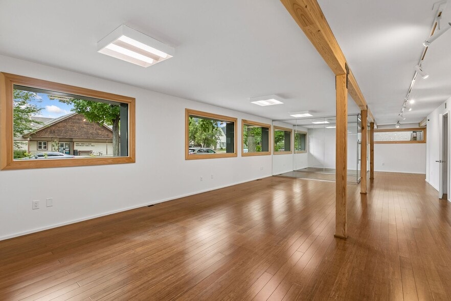 More Photos Of 901 NE 23rd Ave, Saint Anthony Office For Sale