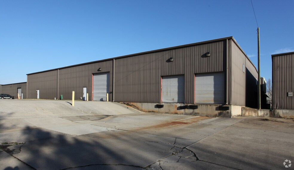 More Photos Of 135 Andrew Dr, Stockbridge Warehouse For Lease