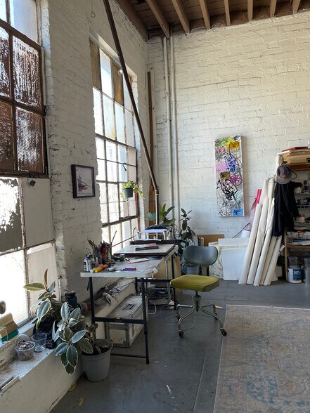 More Photos Of 3610-3612 Maple Ave, Los Angeles Warehouse For Sale