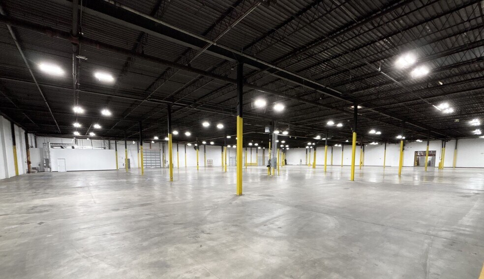 More Photos Of 2222 Hillside Ave, Indianapolis Warehouse For Lease