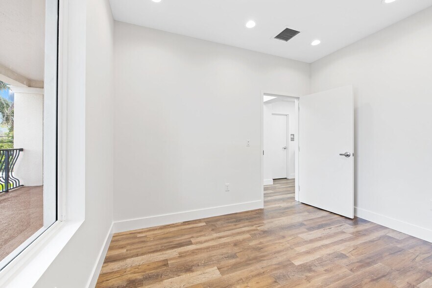 More Photos Of 2465 Mercer Ave, West Palm Beach Office For Lease