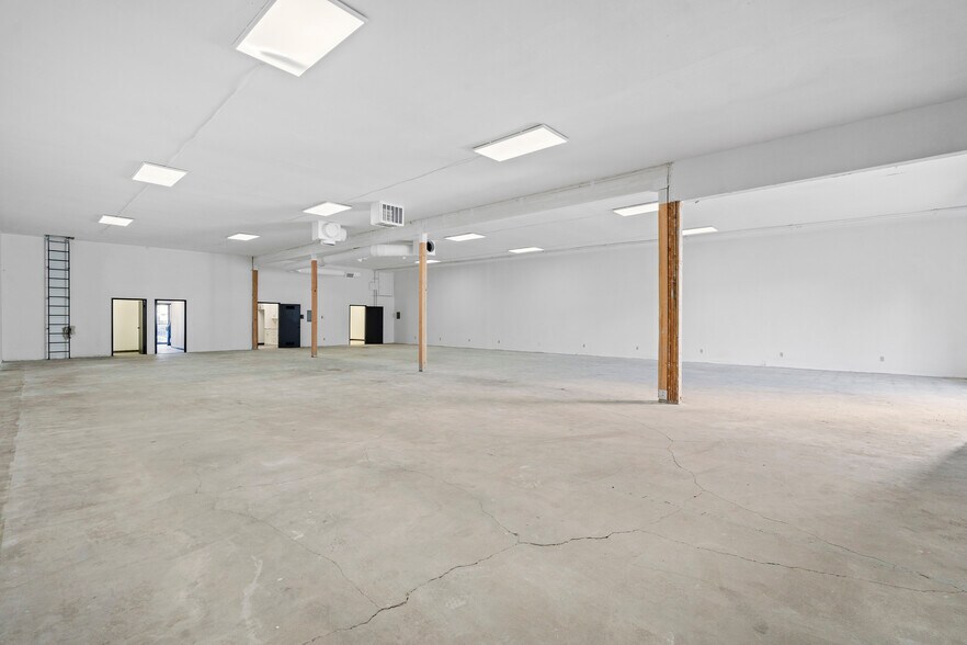 More Photos Of 916 N Wilmington Blvd, Wilmington Warehouse For Sale